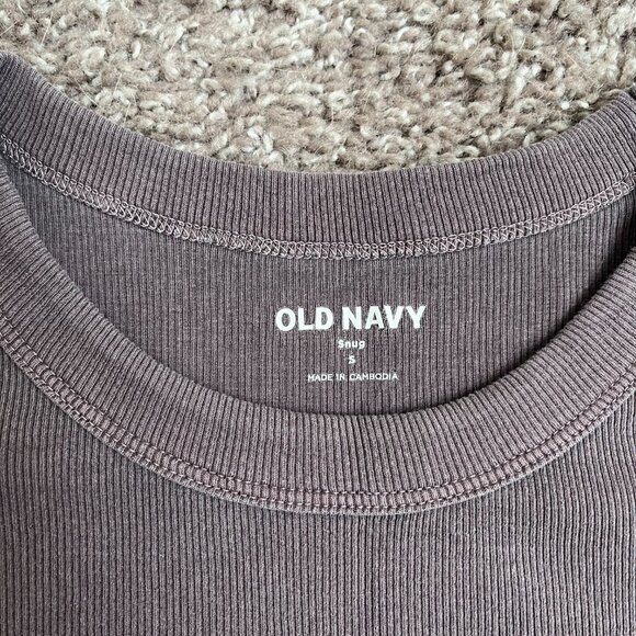 Old Navy T-Shirt - Picture 2 of 2